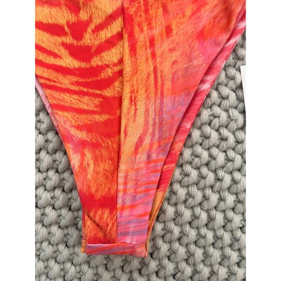 Skatie• ‘Suzanne’ Bikini Bottoms in MAKAHA - Picture 9 of 12